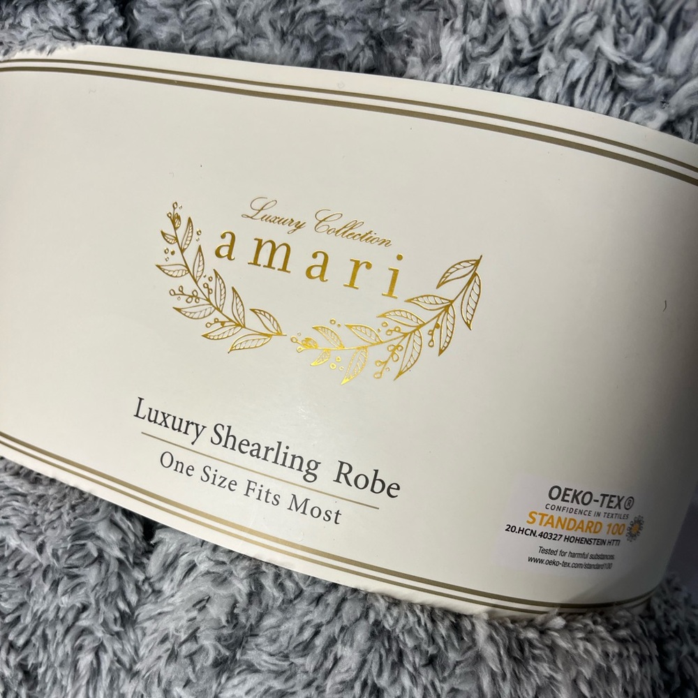 Amari Shearling Super Soft and Comfy Short Robe - Picture 4 of 7